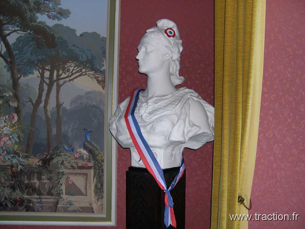 20080921 7 Rixheim 18.jpg - 21/09/2008 - 68170 RIXHEIMCLUB DE VƒHICULES ANCIENS D'ALSACE-MULHOUSE - CVAAM25�mes JOURNƒES EUROPƒENNES DU PATRIMOINEVisite de l'H™tel de Ville - Salle des MariagesMarianne - 1889 de Injalbert